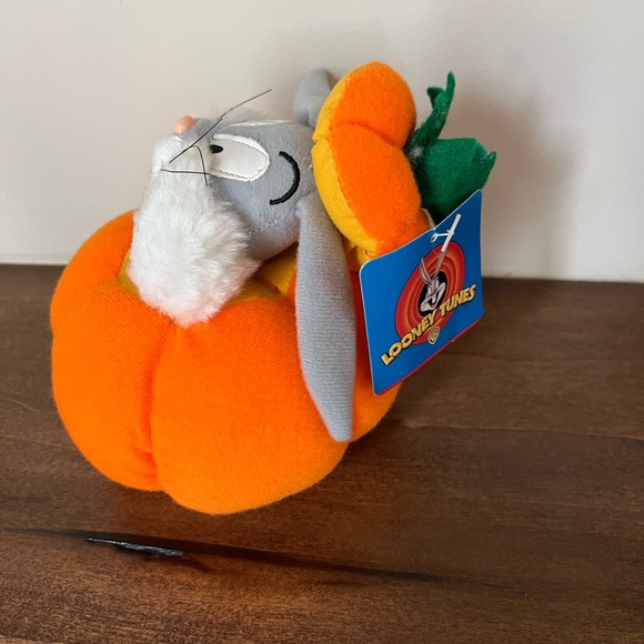 Authentic Bugs Bunny in a pumpkin - Picture 2 of 2